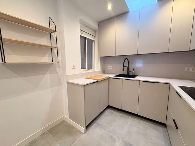 2 soveværelse Bungalow til leje i Torrevieja - € 850 (Ref: 9113798)