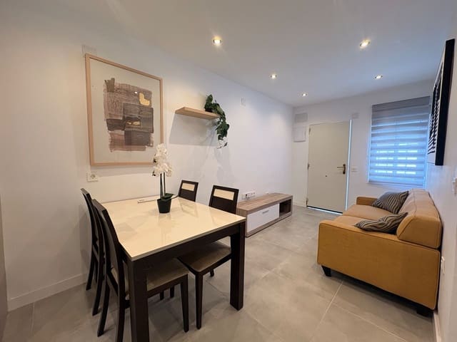2 soveværelse Bungalow til leje i Torrevieja - € 850 (Ref: 9113798)