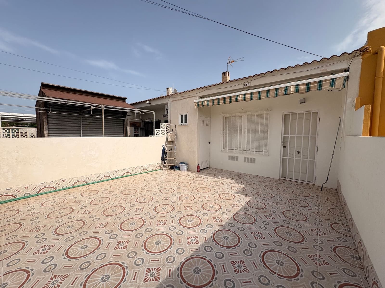 Bungalow de 2 chambres à louer à Torrevieja - 850 € (Ref: 9113798)