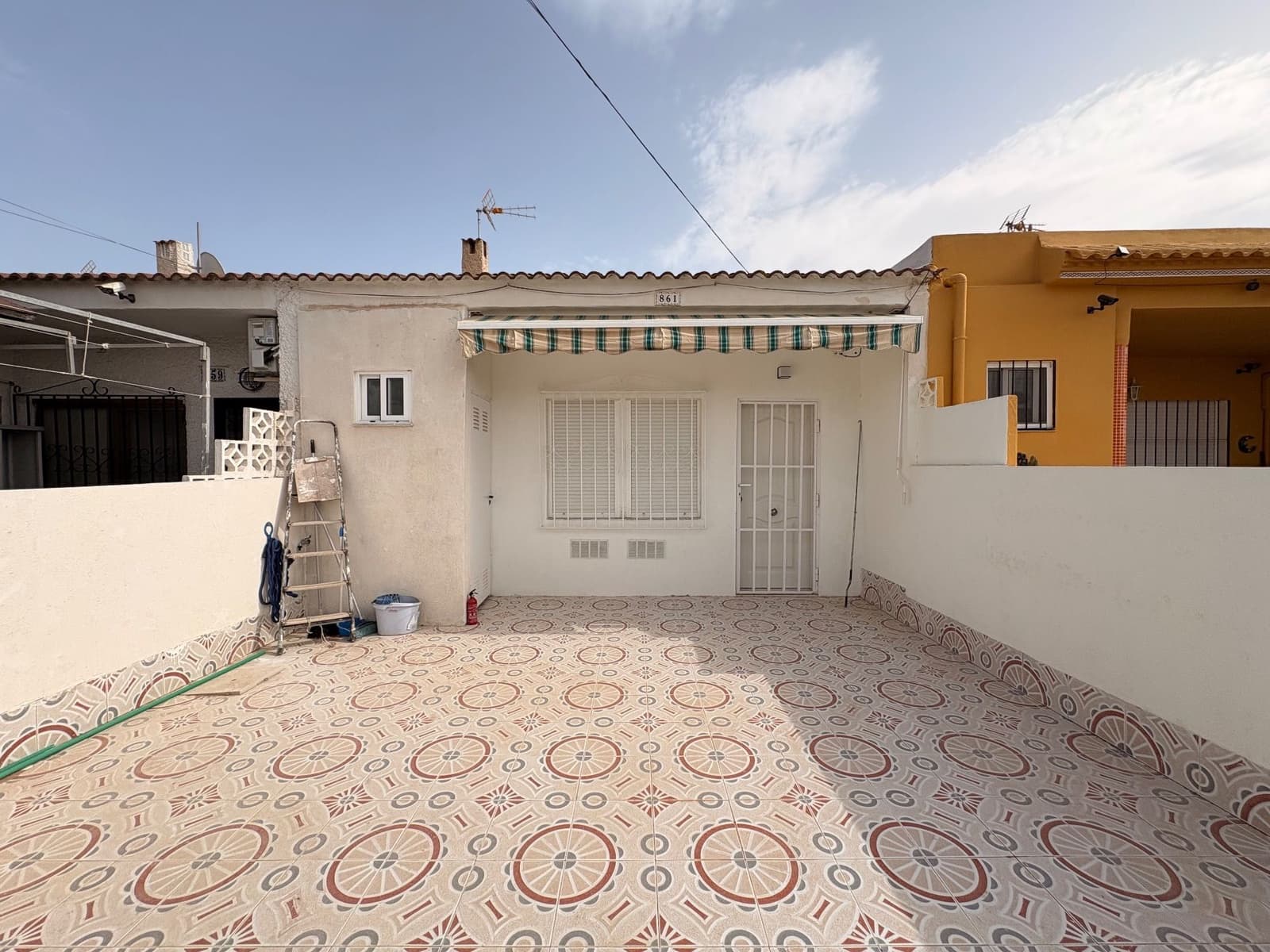 Bungalow de 2 chambres à louer à Torrevieja - 850 € (Ref: 9113798)