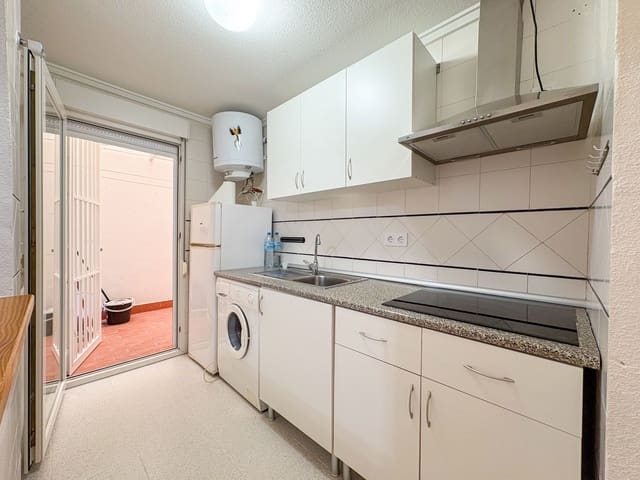 2 soveværelse Lejlighed til leje i Torrevieja med swimmingpool - € 800 (Ref: 9159252)