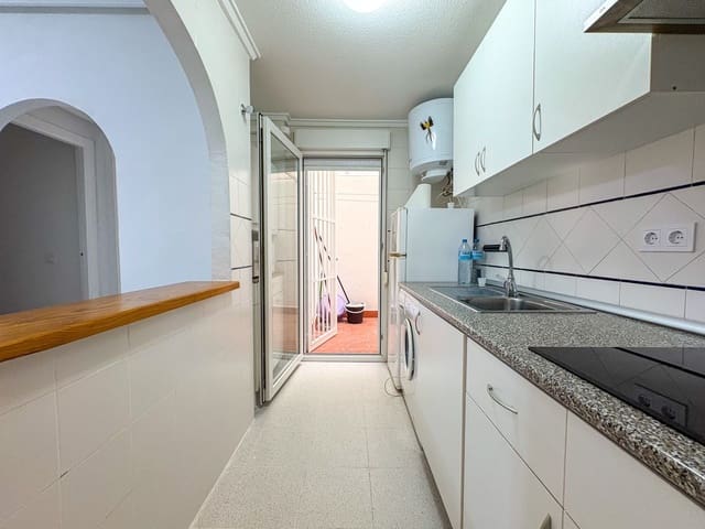 2 soveværelse Lejlighed til leje i Torrevieja med swimmingpool - € 800 (Ref: 9159252)