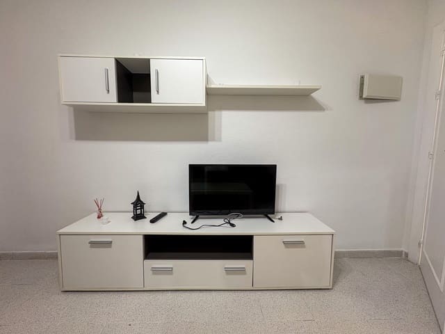 2 soveværelse Lejlighed til leje i Torrevieja med swimmingpool - € 800 (Ref: 9159252)