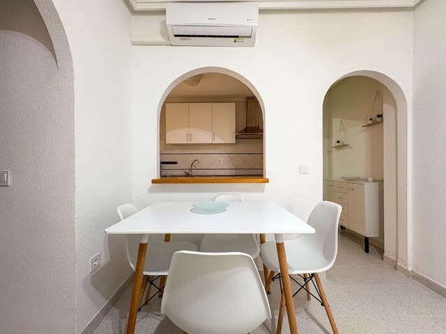 2 soveværelse Lejlighed til leje i Torrevieja med swimmingpool - € 800 (Ref: 9159252)