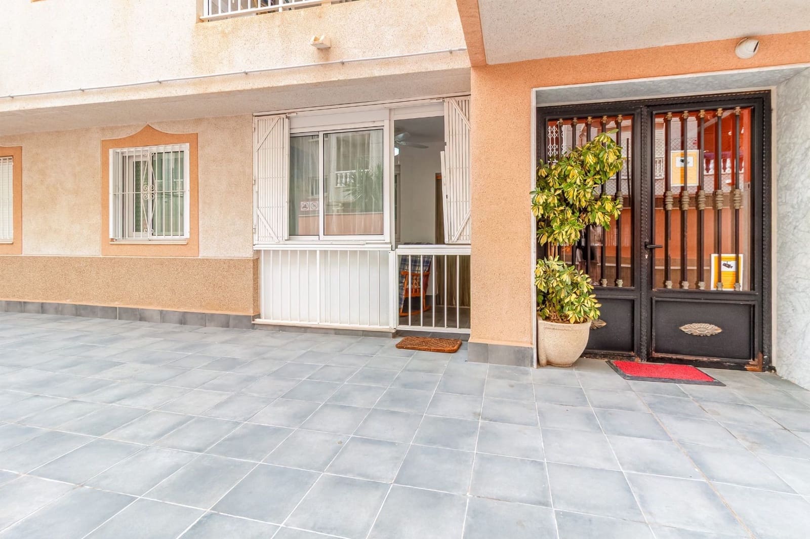 2 bedroom Flat for rent in Torrevieja with pool - € 800 (Ref: 9159252)