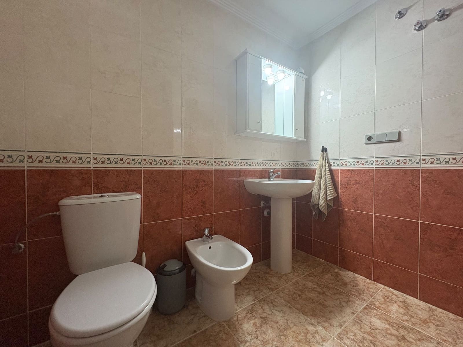 2 sypialnia Mieszkanie do wynajęcia w Orihuela Costa z basenem garażem - 875 € (Ref: 9195259)