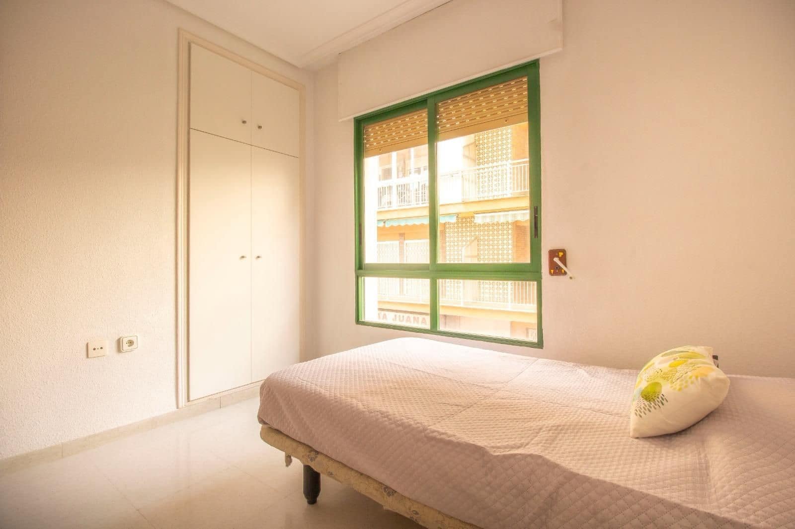 3 soverom Leilighet til leie i Torrevieja - € 1 300 (Ref: 9202173)