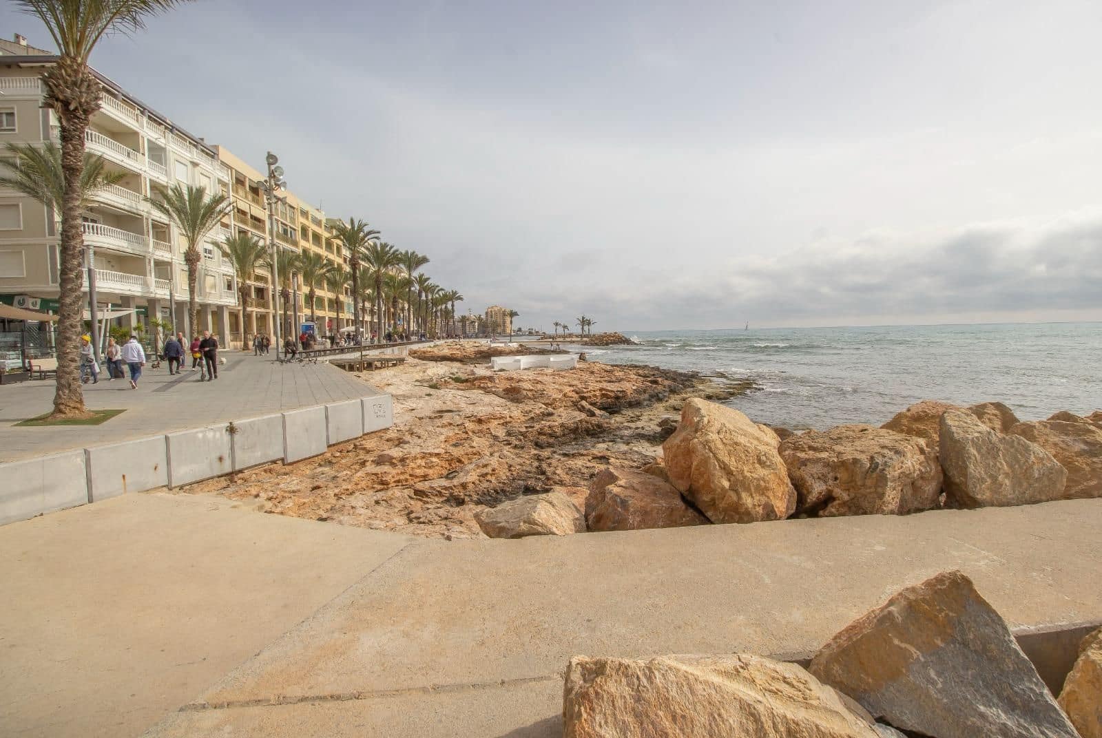 3 soverom Leilighet til leie i Torrevieja - € 1 300 (Ref: 9202173)