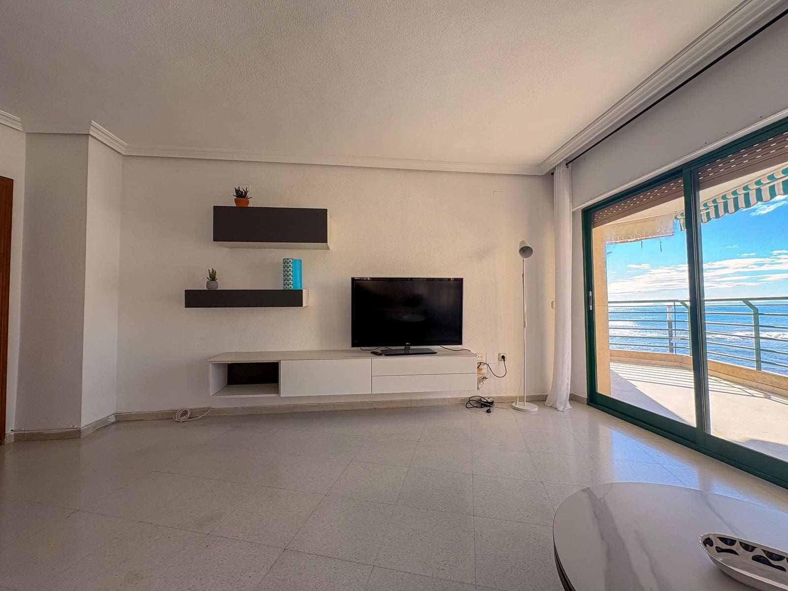 4 soverom Leilighet til leie i Torrevieja - € 1 300 (Ref: 9202173)
