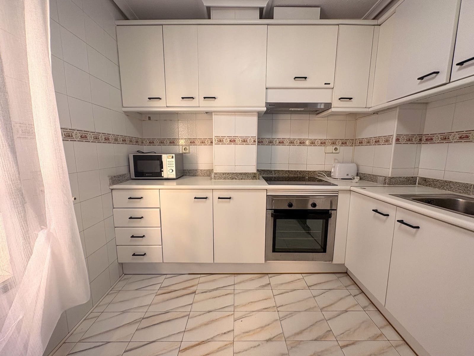4 soverom Leilighet til leie i Torrevieja - € 1 300 (Ref: 9202173)