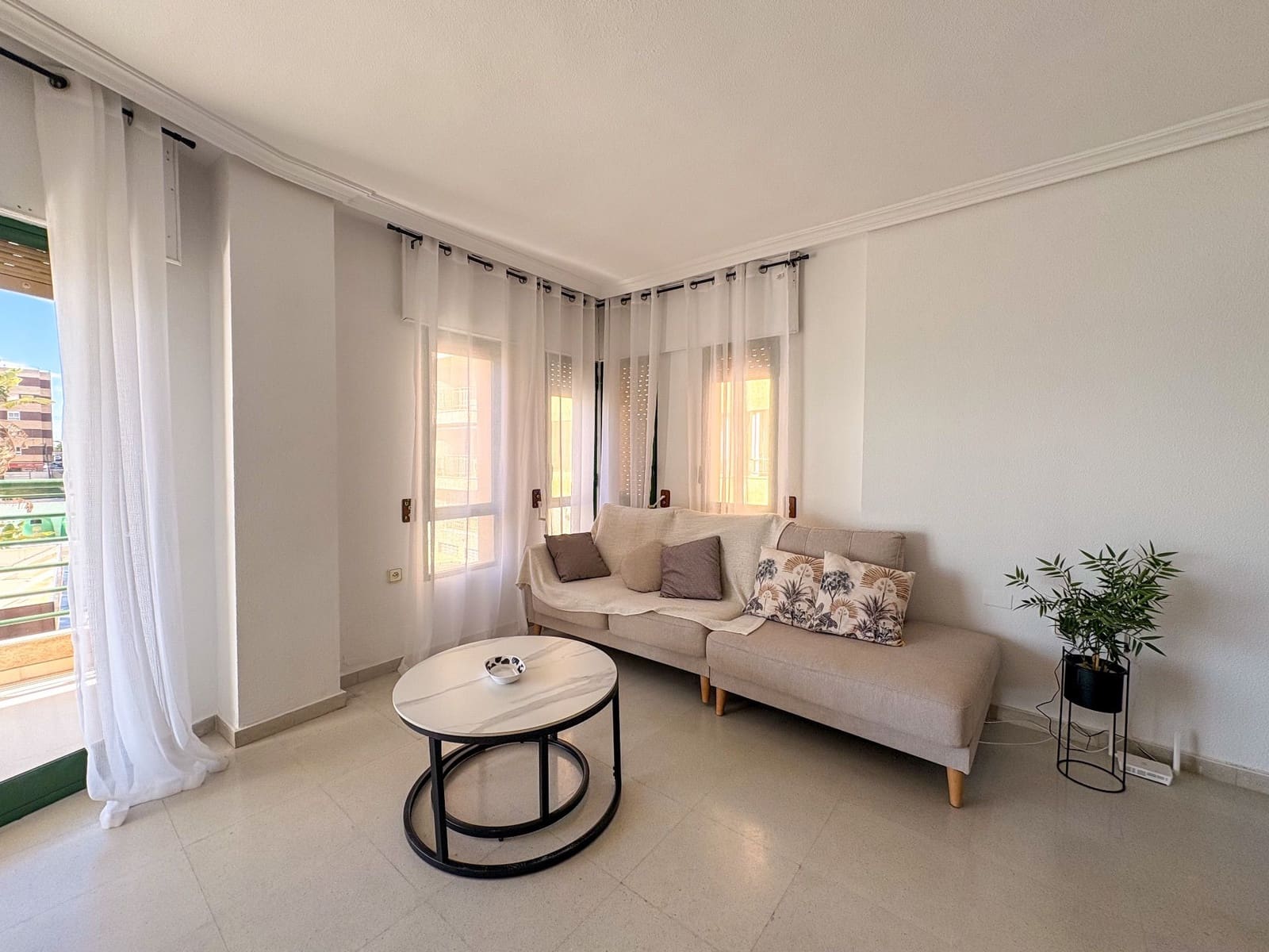 4 soverom Leilighet til leie i Torrevieja - € 1 300 (Ref: 9202173)