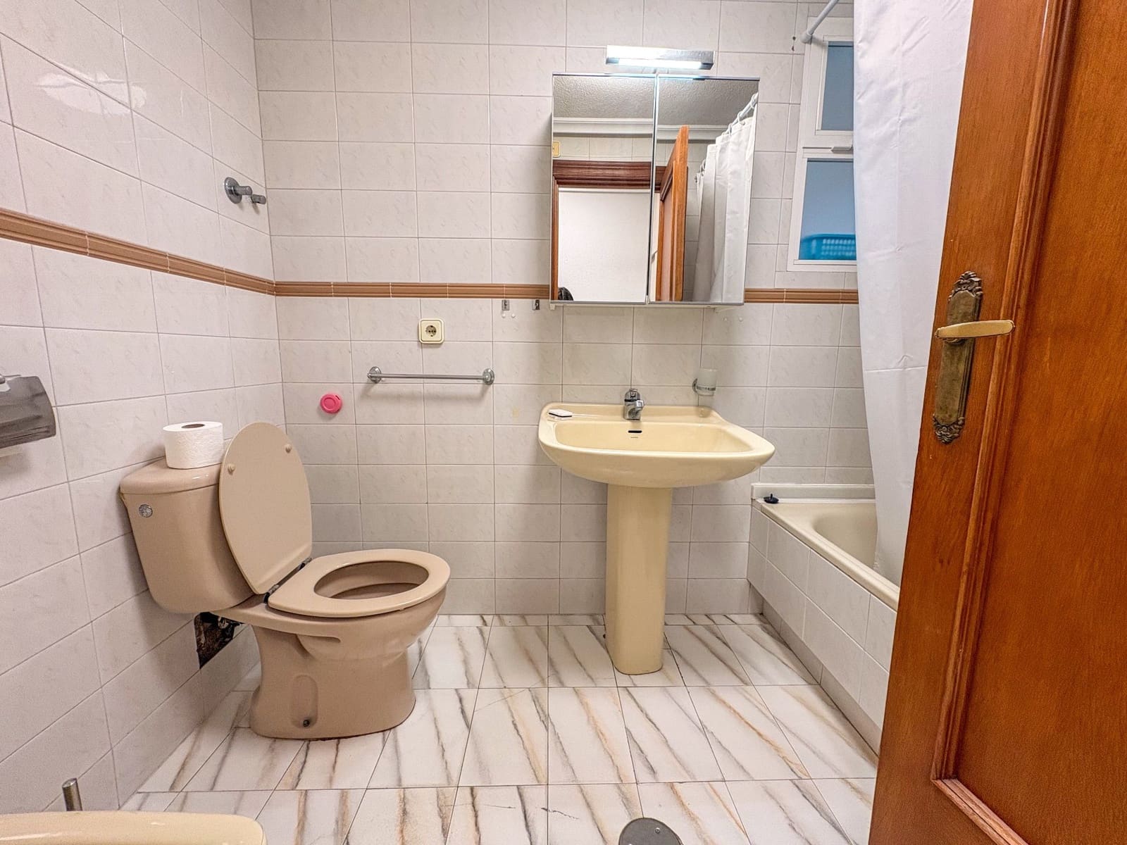 4 soverom Leilighet til leie i Torrevieja - € 1 300 (Ref: 9202173)
