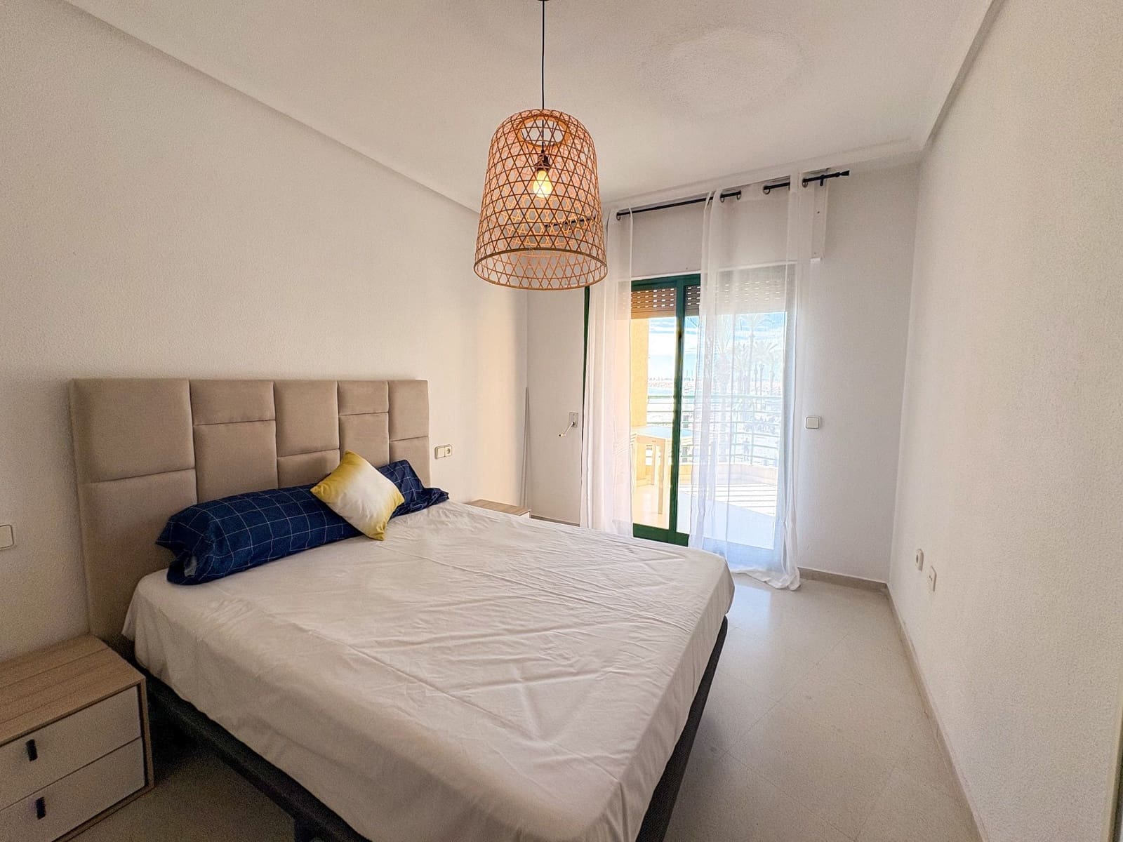 4 soverom Leilighet til leie i Torrevieja - € 1 300 (Ref: 9202173)