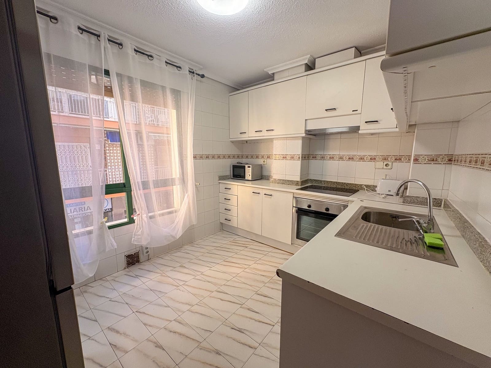 4 soverom Leilighet til leie i Torrevieja - € 1 300 (Ref: 9202173)