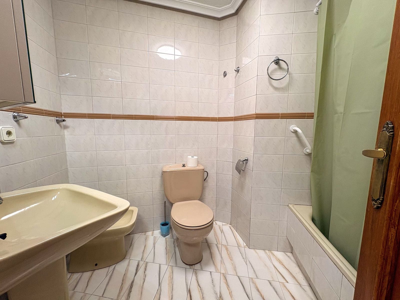 4 soverom Leilighet til leie i Torrevieja - € 1 300 (Ref: 9202173)