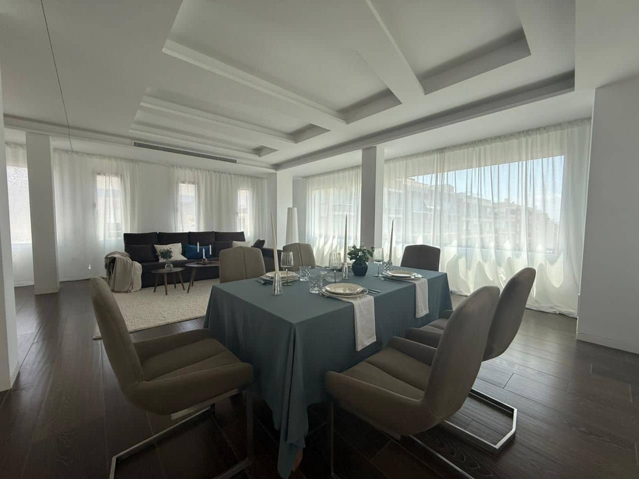 Penthouse de 3 chambres à louer à Torrevieja - 2 200 € (Ref: 9256739)