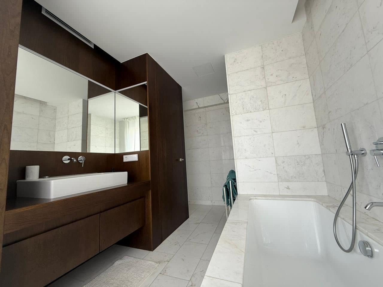 Penthouse de 3 chambres à louer à Torrevieja - 2 200 € (Ref: 9256739)