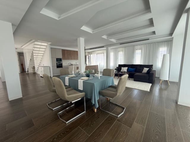 Penthouse de 3 chambres à louer à Torrevieja - 2 200 € (Ref: 9256739)