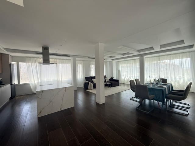 Penthouse de 3 chambres à louer à Torrevieja - 2 200 € (Ref: 9256739)