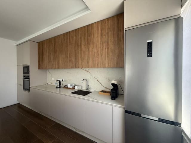 Penthouse de 3 chambres à louer à Torrevieja - 2 200 € (Ref: 9256739)