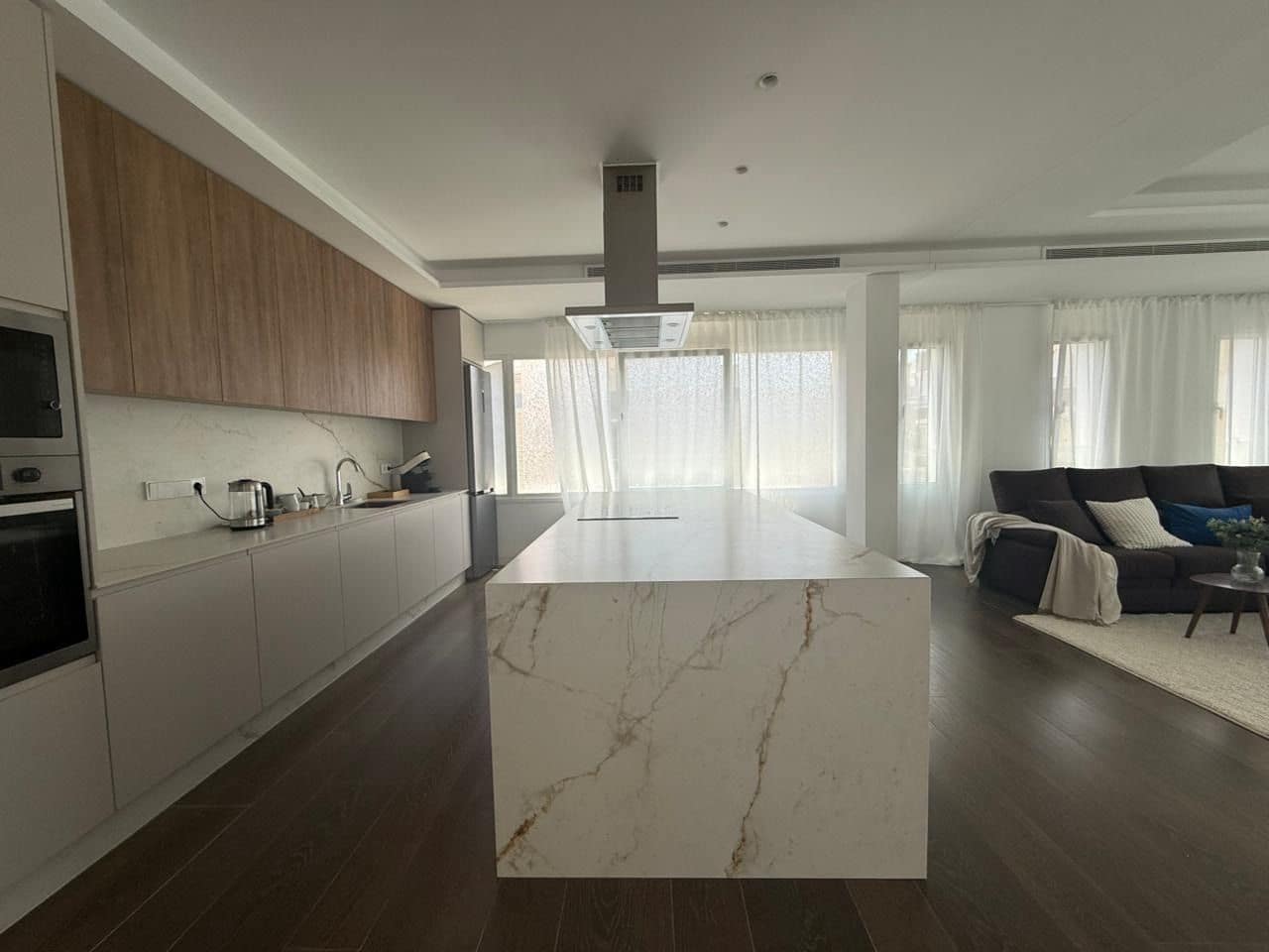 Penthouse de 3 chambres à louer à Torrevieja - 2 200 € (Ref: 9256739)