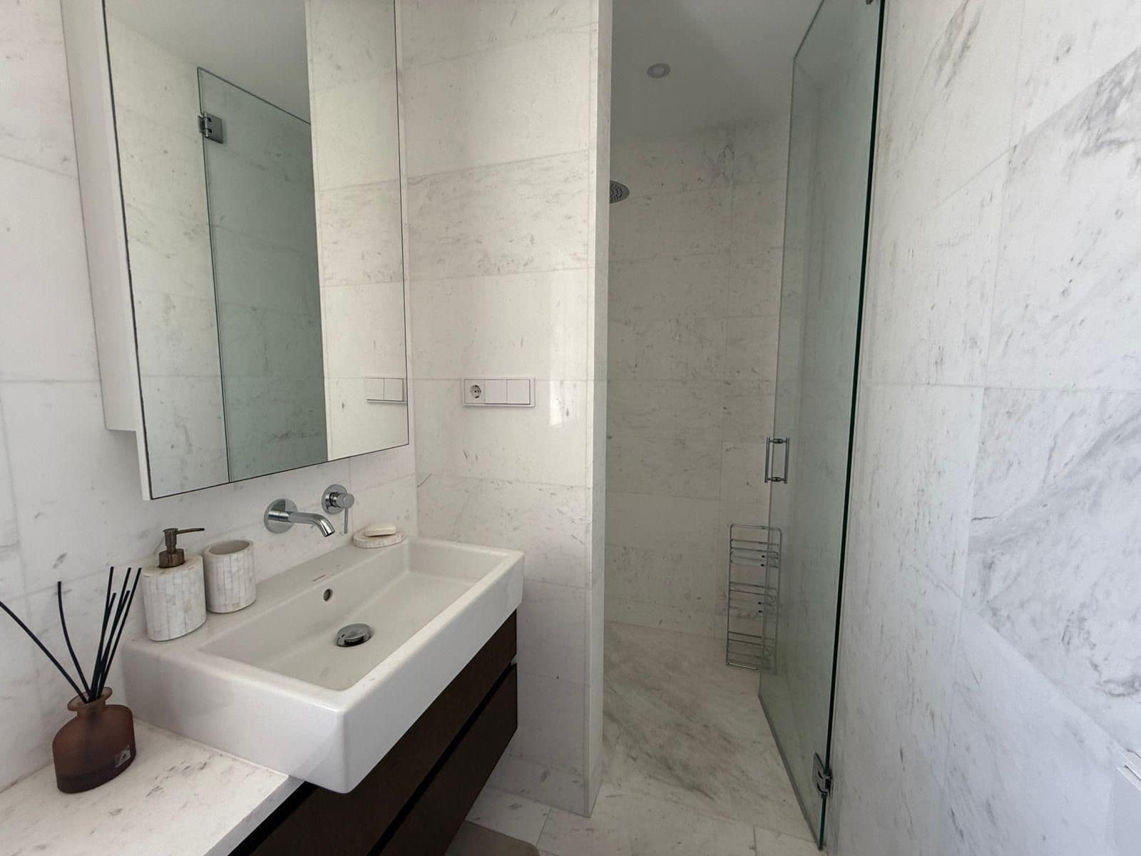 Penthouse de 3 chambres à louer à Torrevieja - 2 200 € (Ref: 9256739)