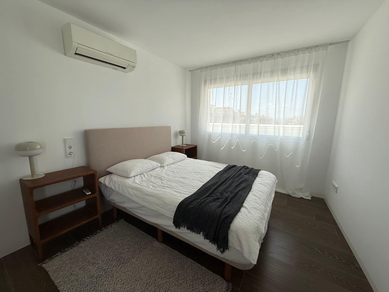 Penthouse de 3 chambres à louer à Torrevieja - 2 200 € (Ref: 9256739)