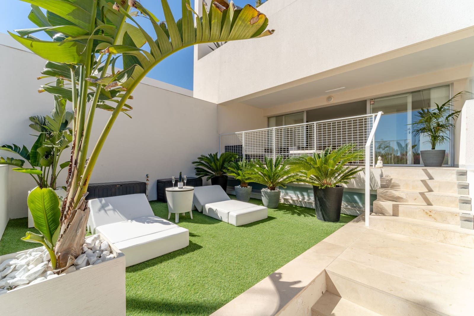 2 bedroom Bungalow for rent in Torrevieja with pool garage - € 1,500 (Ref: 9299025)