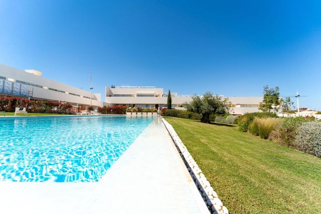 2 bedroom Bungalow for rent in Torrevieja with pool garage - € 1,500 (Ref: 9299025)