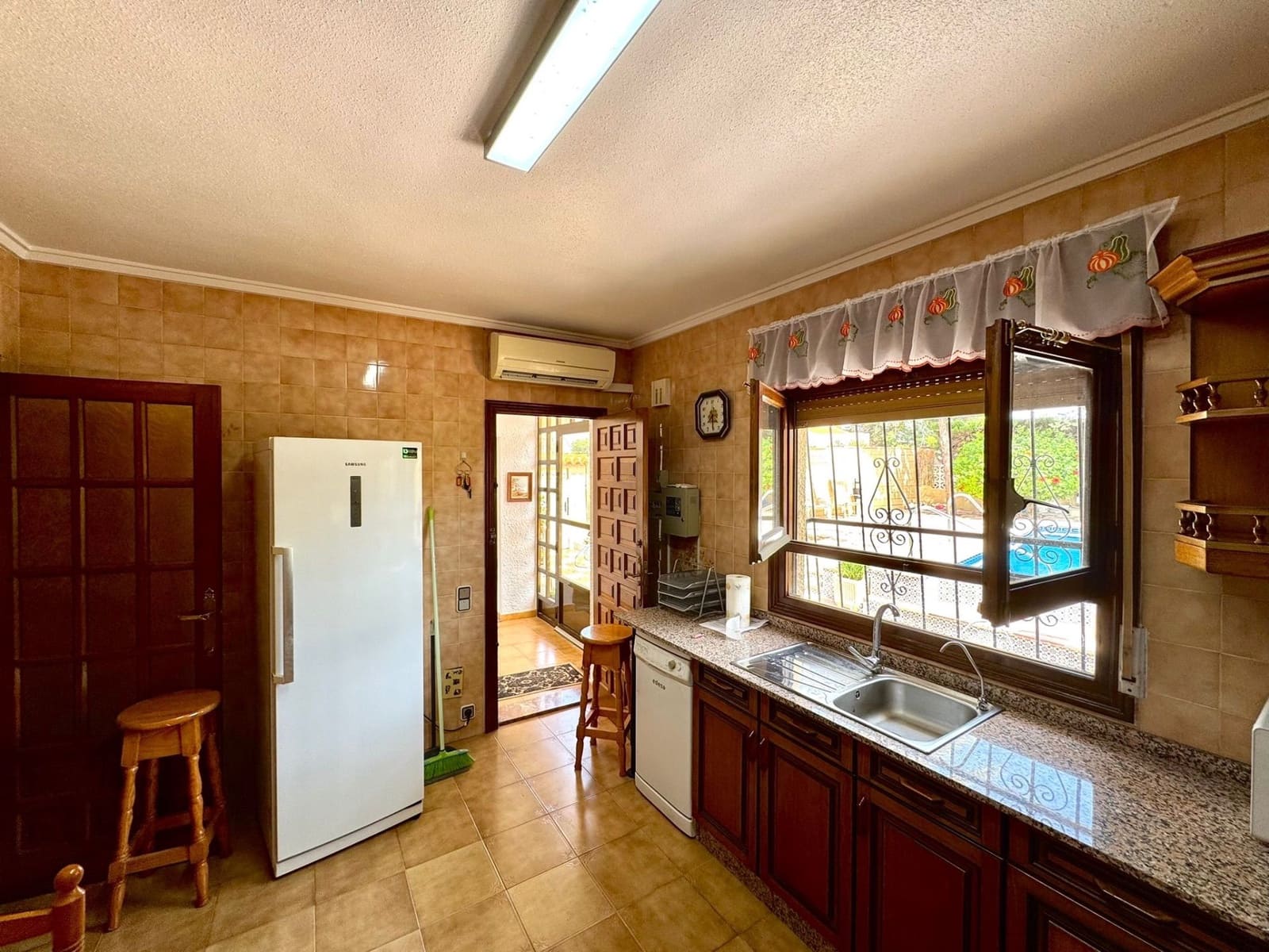 3 quarto Moradia para arrendar em Ciudad Quesada com piscina garagem - 2 000 € (Ref: 9340674)