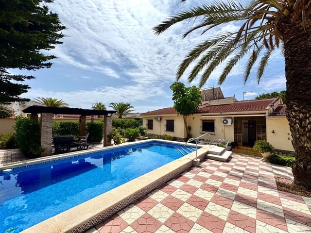 3 soverom Villa til leie i Ciudad Quesada, Rojales med svømmebasseng garasje - € 2 000 (Ref: 9340674)