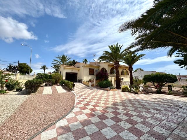 3 soverom Villa til leie i Ciudad Quesada, Rojales med svømmebasseng garasje - € 2 000 (Ref: 9340674)