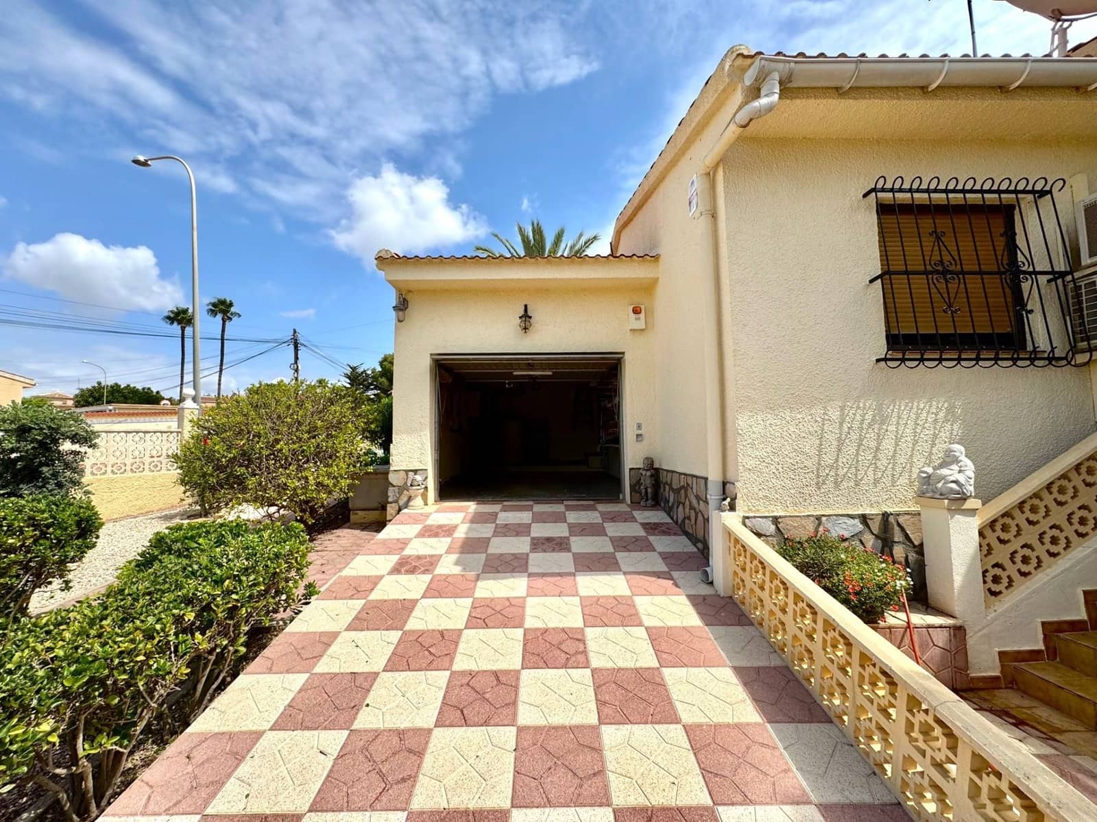 3 quarto Moradia para arrendar em Ciudad Quesada com piscina garagem - 2 000 € (Ref: 9340674)