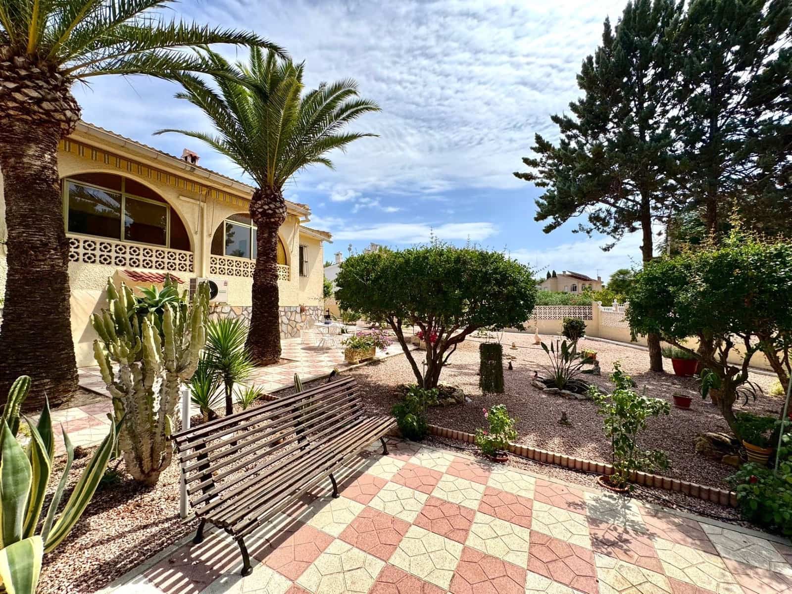 3 quarto Moradia para arrendar em Ciudad Quesada com piscina garagem - 2 000 € (Ref: 9340674)