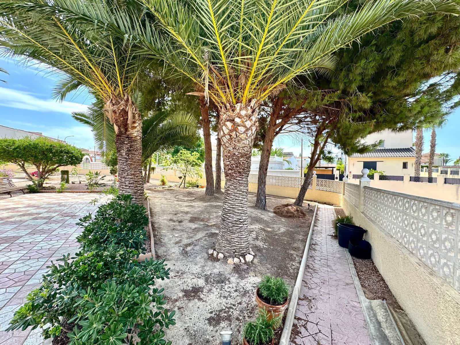 3 quarto Moradia para arrendar em Ciudad Quesada com piscina garagem - 2 000 € (Ref: 9340674)