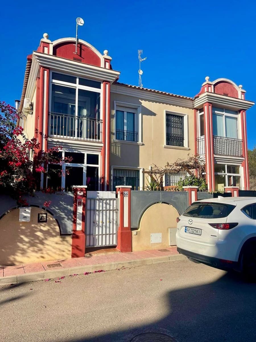 3 makuuhuone Paritalo vuokrattavana paikassa Dehesa de Campoamor mukana uima-altaan 
autotalli - 1 150 € (Ref: 9344327)