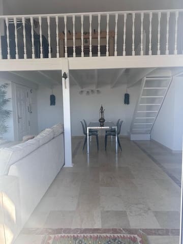 Ático de 4 habitaciones en Dehesa de Campoamor, Orihuela en alquiler con piscina garaje - 1.300 € (Ref: 9346784)