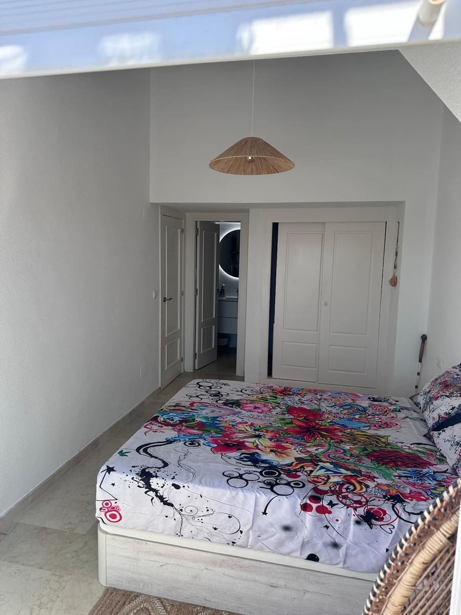 Ático de 4 habitaciones en Dehesa de Campoamor en alquiler con piscina garaje - 1.300 € (Ref: 9346784)