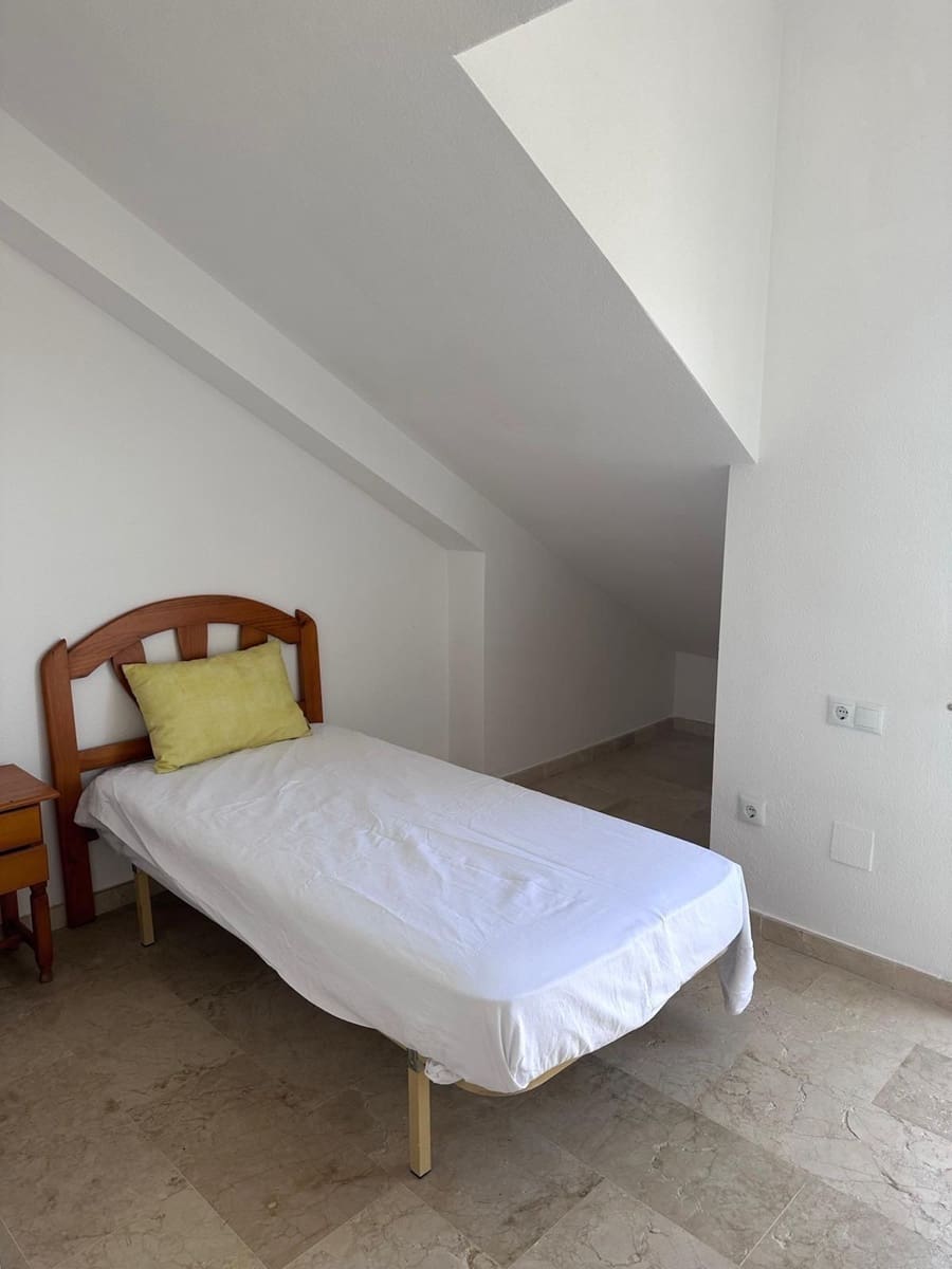 Ático de 4 habitaciones en Dehesa de Campoamor en alquiler con piscina garaje - 1.300 € (Ref: 9346784)