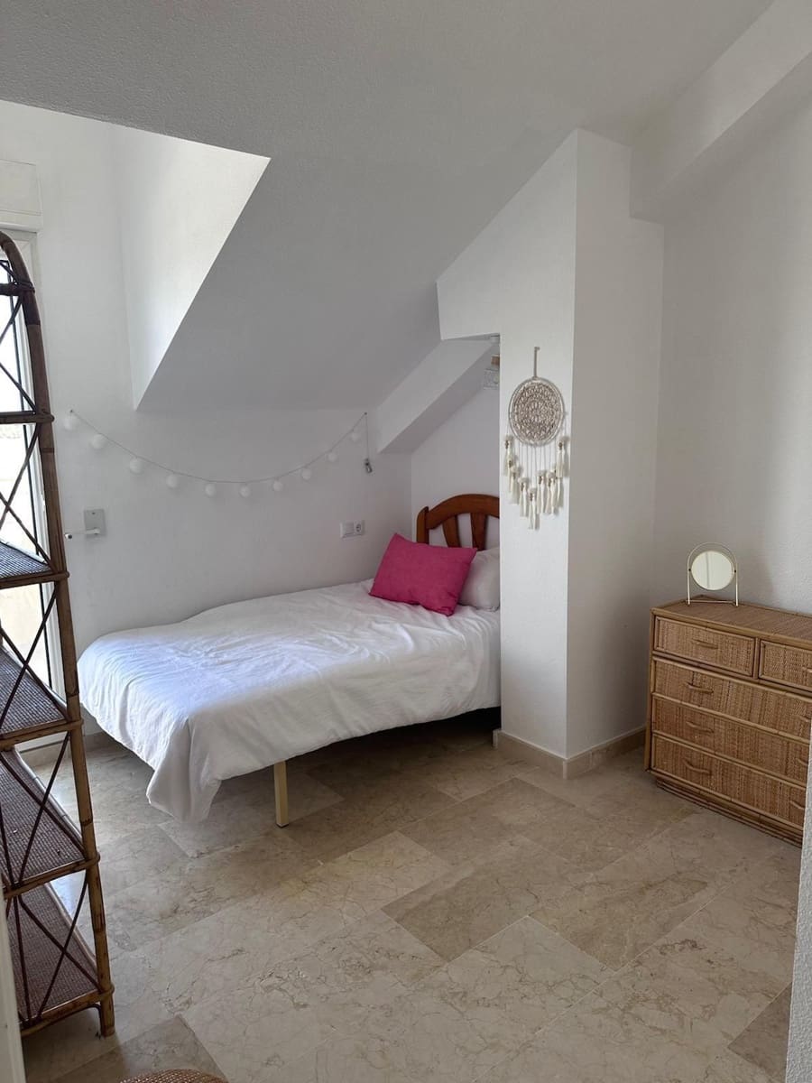 Ático de 4 habitaciones en Dehesa de Campoamor en alquiler con piscina garaje - 1.300 € (Ref: 9346784)