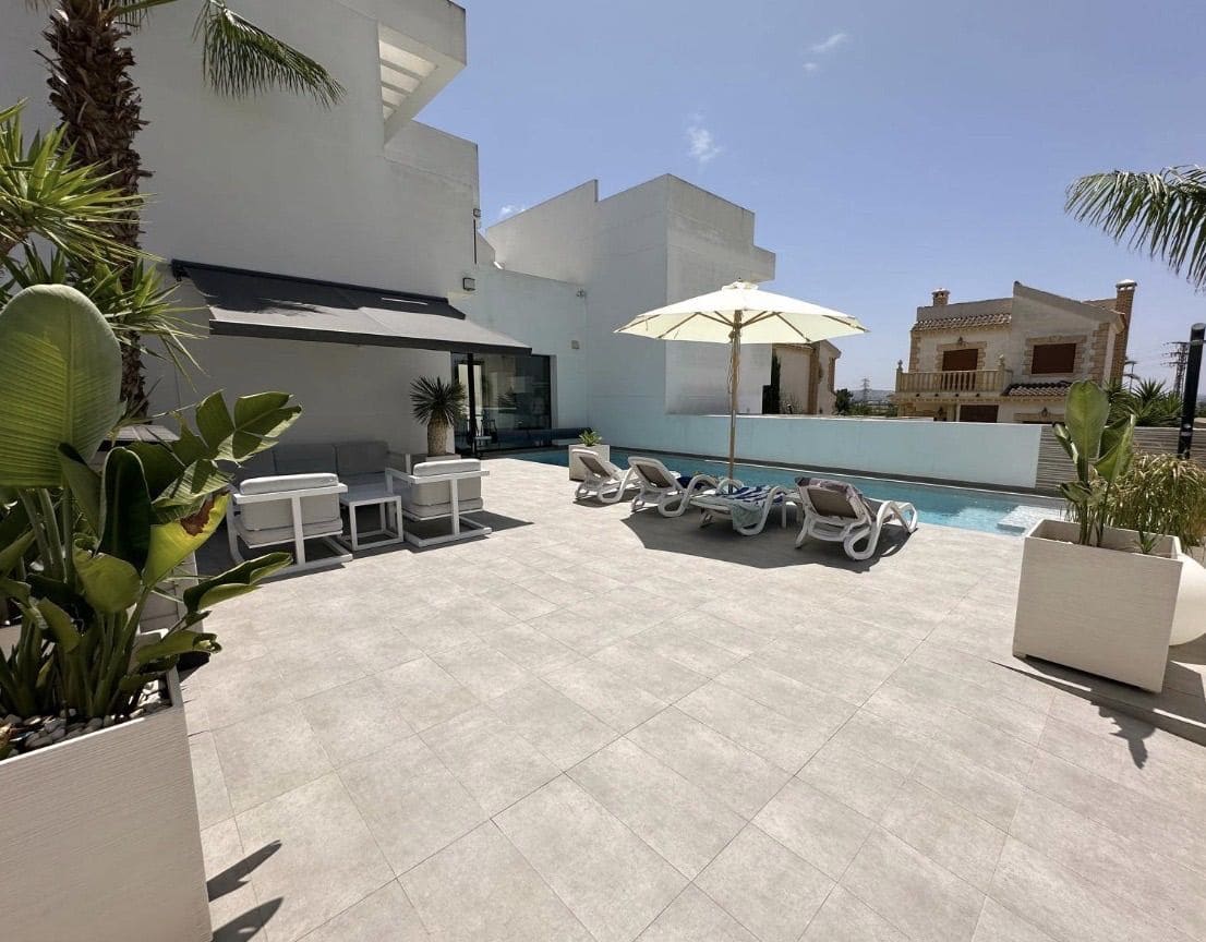 3 soverom Villa til leie i San Fulgencio med svømmebasseng garasje - € 2 500 (Ref: 9361899)