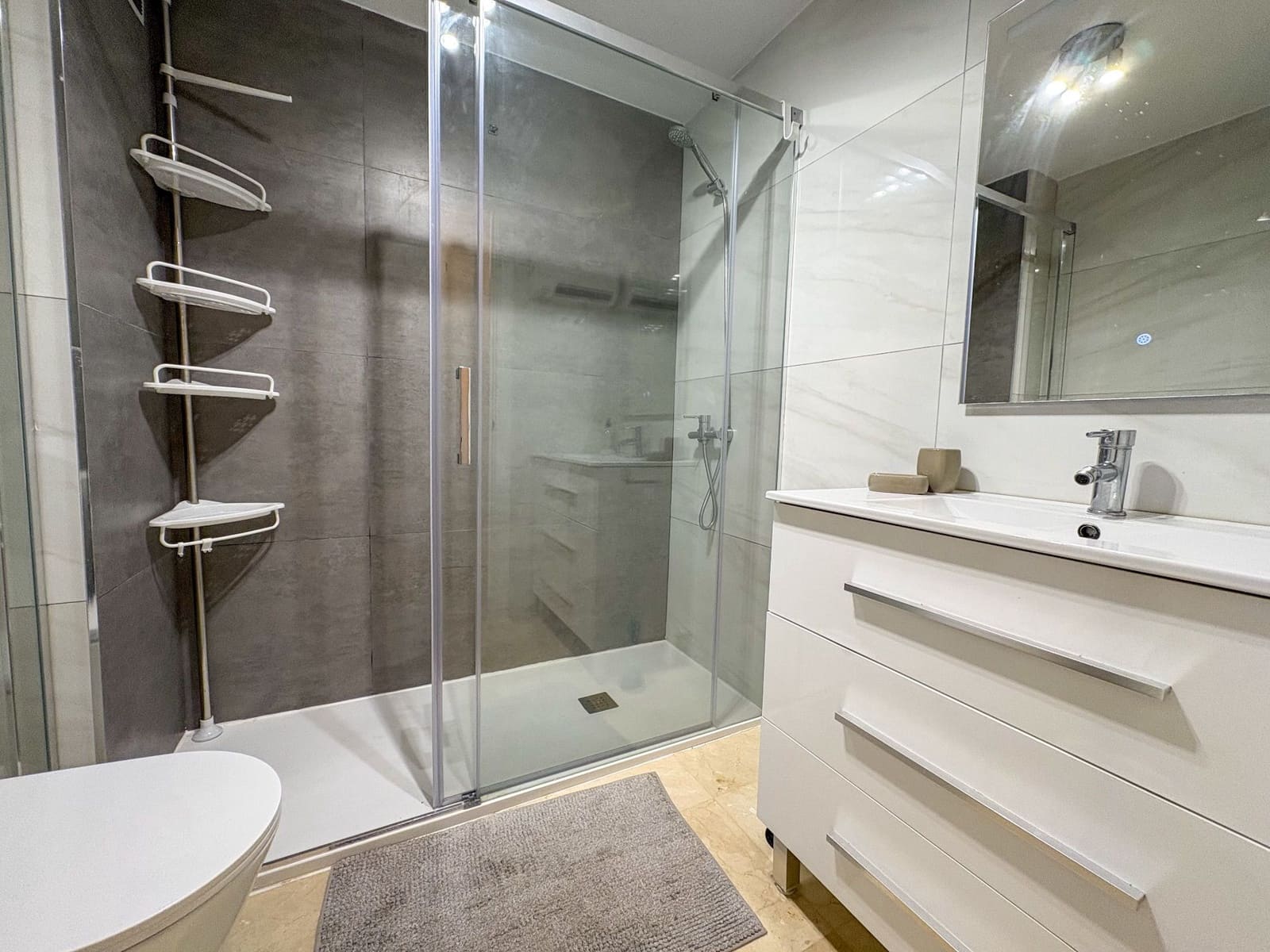 3 makuuhuone Asunto vuokrattavana paikassa Torrevieja - 1 300 € (Ref: 9361904)