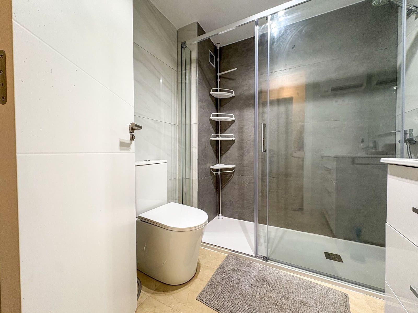 3 makuuhuone Asunto vuokrattavana paikassa Torrevieja - 1 300 € (Ref: 9361904)