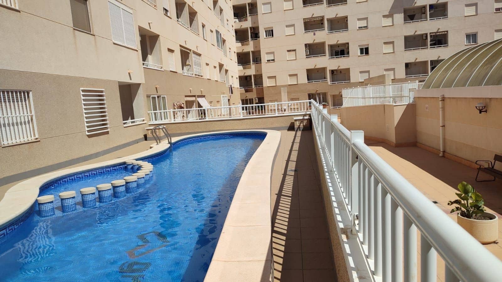 1 quarto Apartamento para arrendar em Torrevieja com piscina - 650 € (Ref: 9371719)