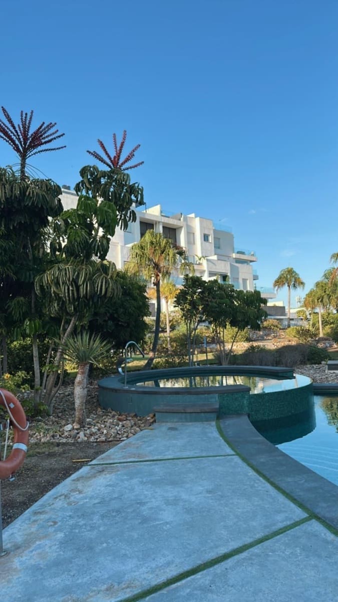 2 soverom Leilighet til leie i Torrevieja med svømmebasseng garasje - € 1 500 (Ref: 9378706)