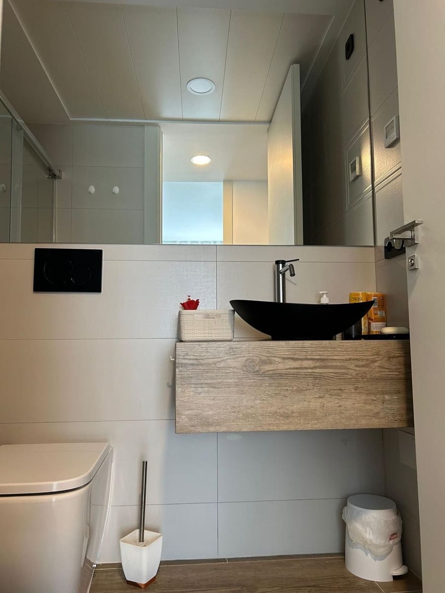 2 soverom Leilighet til leie i Torrevieja med svømmebasseng garasje - € 1 500 (Ref: 9378706)