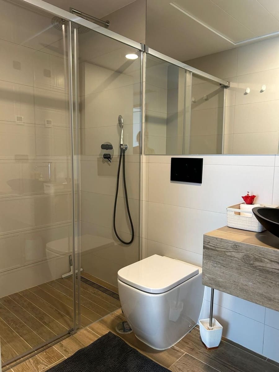 2 soverom Leilighet til leie i Torrevieja med svømmebasseng garasje - € 1 500 (Ref: 9378706)