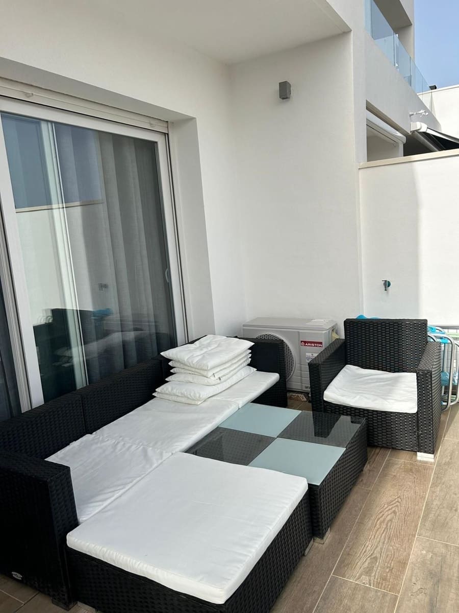 2 soverom Leilighet til leie i Torrevieja med svømmebasseng garasje - € 1 500 (Ref: 9378706)