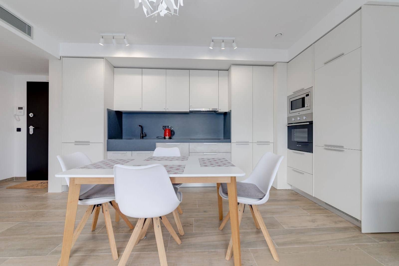 2 soverom Leilighet til leie i Torrevieja med svømmebasseng garasje - € 1 500 (Ref: 9378706)