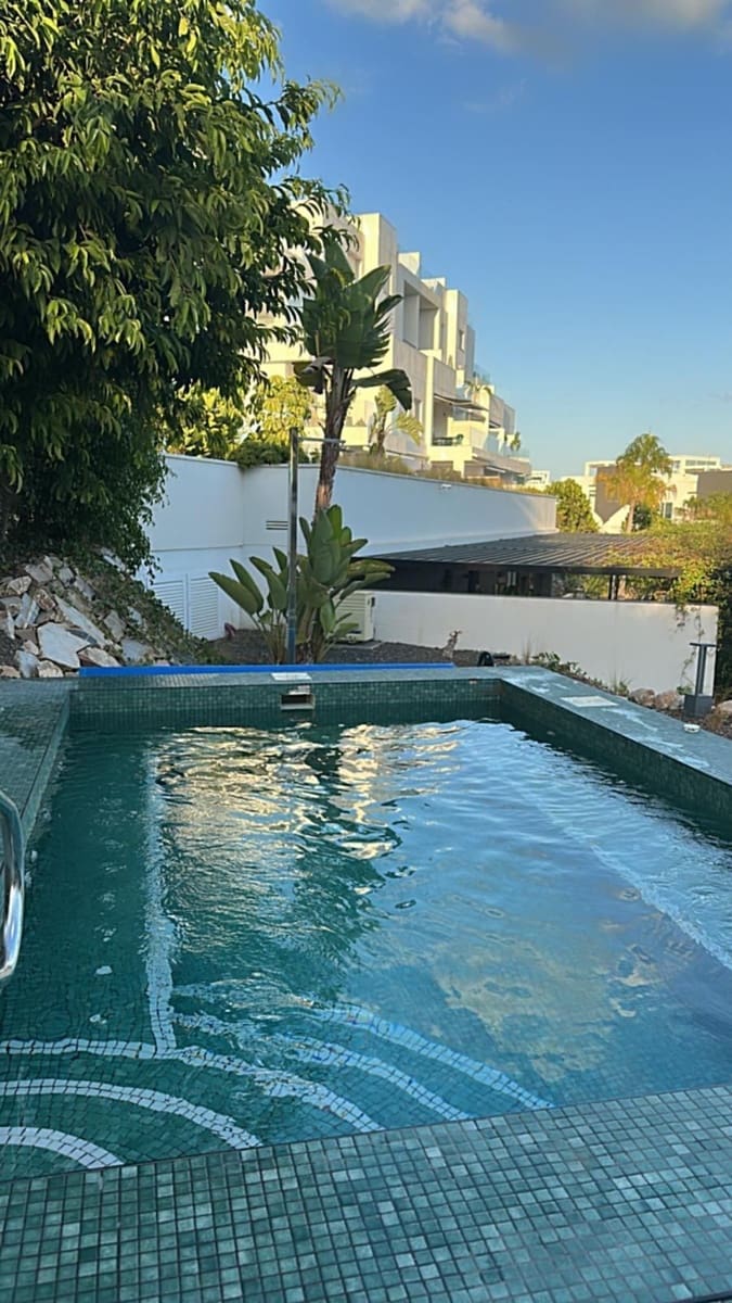 2 soverom Leilighet til leie i Torrevieja med svømmebasseng garasje - € 1 500 (Ref: 9378706)